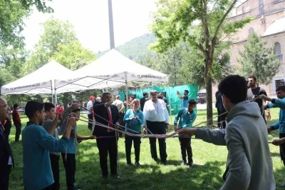 &Ouml;ğrencilere y&ouml;nelik ger&ccedil;ekleştirilen yıl sonu cami şenlikleri başladı
