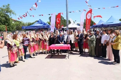 &Ouml;ğrencilerin el emeği eserleri beğeni topladı
