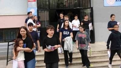 &Ouml;ğrencilerin sınav heyecanı sona erdi: "En zorlu LGS&rsquo;ydi"
