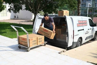 &Ouml;ğrencilerin yeni sezonda kırtasiye malzemeleri Kemer Belediyesi&rsquo;nden

