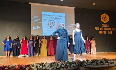 &Ouml;ğrencilerin Yeşil&ccedil;am Defilesi &ccedil;ok beğenildi
