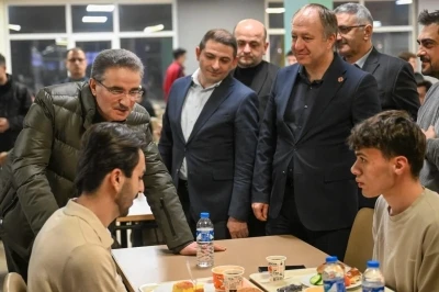 &Ouml;ğrencilerle sahur sofrasında bir araya geldi
