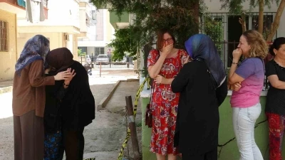 &Ouml;ğretmen &ccedil;iftin evinden &ccedil;ıkan cenazeler g&ouml;zyaşları arasında morga kaldırıldı
