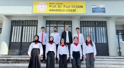 &Ouml;ğretmen ve &ouml;ğrencilerden anlamlı &rsquo;&Ccedil;anakkale Zaferi&rsquo; klibi

