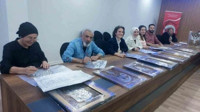 &Ouml;ğretmenevini &ouml;nce r&ouml;lyef kursuna, sonra sergi salonuna d&ouml;n&uuml;şt&uuml;rd&uuml;ler

