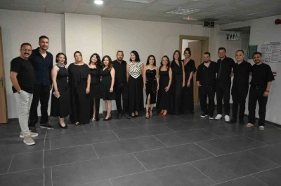 &Ouml;ğretmenler sahneye &ccedil;ıktı, Alaşehir tek ses oldu
