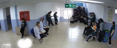 &Ouml;ğretmenlerin sessiz kitap okuma deneyi &ouml;ğrencilere &ouml;rnek oldu
