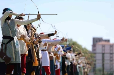 Okçular Sivas’ta derece ve milli takım için yarışıyor
