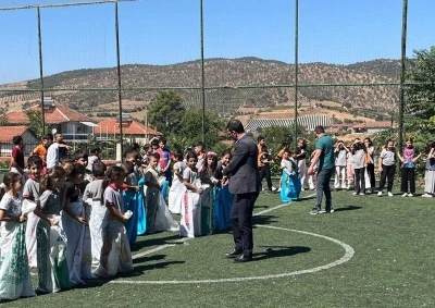 Okul bahçesi şenlik alanına döndü
