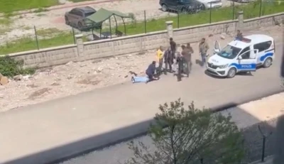 Okul &ccedil;evresinde peş peşe silah sıkıldı, &ouml;ğrenciler ve veliler korku dolu anlar yaşadı
