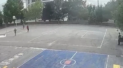 Okul müdüründen hayat kurtaran müdahale
