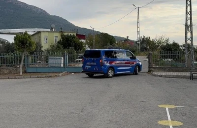 Okul m&uuml;d&uuml;r&uuml;n&uuml; vuran &ccedil;ocuğun babası da g&ouml;zaltına alındı
