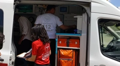 Okul &ouml;n&uuml;nde kavga: 1 yaralı