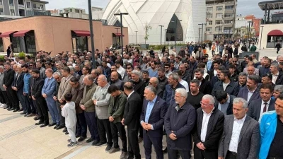 Okul saldırısında hayatını kaybedenler i&ccedil;in gıyabi cenaze namazı kılındı
