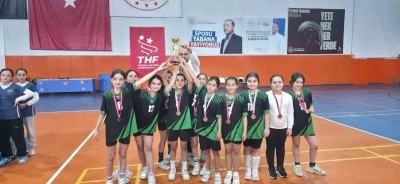 Okul Sporları K&uuml;&ccedil;&uuml;kler Hentbol M&uuml;sabakaları sona erdi
