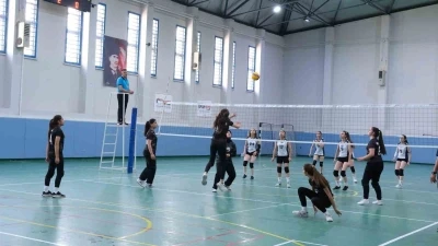 Okul Sporlarında voleybol heyecanı devam ediyor
