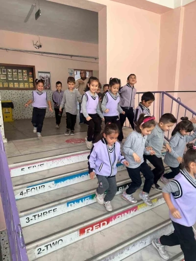 Okulda deprem tahliye tatbikatı yapıldı
