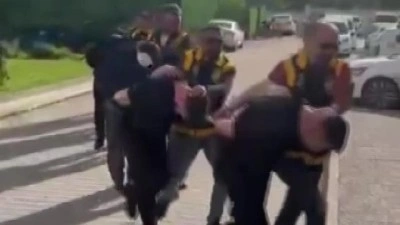 Okulda &lsquo;saldırı&rsquo; paniği! Silah seslerini duyan koştu: 7 g&ouml;zaltı