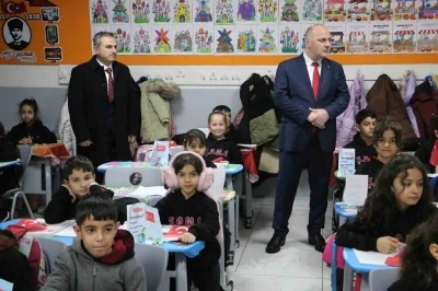 Okullarda ikinci d&ouml;nem &rsquo;bayrak&rsquo; temasıyla başladı
