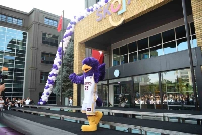 Okulun maskotu ’Kaya’ zumba dansı yaptı
