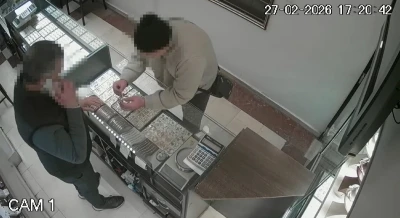 &Ouml;ld&uuml;rd&uuml;ğ&uuml; kadının 3 altın bileziğini bozdurup parayı b&ouml;yle teslim aldı
