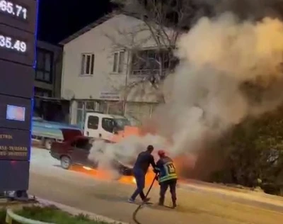 Oltu&rsquo;da ara&ccedil; yangını korkuttu

