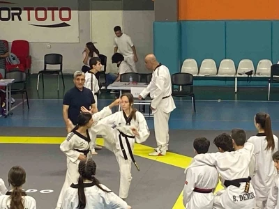 Oltulu taekwondocu Semanur Duran&rsquo;dan b&uuml;y&uuml;k başarı: 18 yaşında ikinci DAN derecesi
