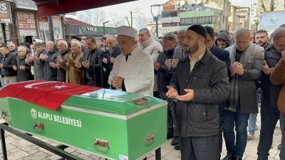 &Ouml;l&uuml; bulunan adliye &ccedil;alışanı defnedildi
