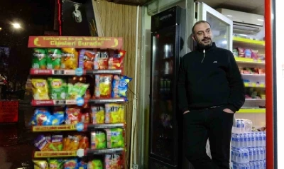 &Ouml;l&uuml;mle burun buruna gelen esnaf saniyelerle kurtuldu
