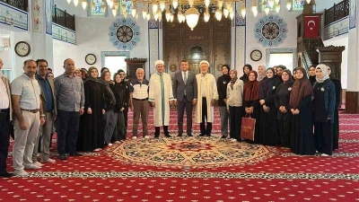 Ömrünü mesleğine adayan 49 yıllık imama duygusal veda
