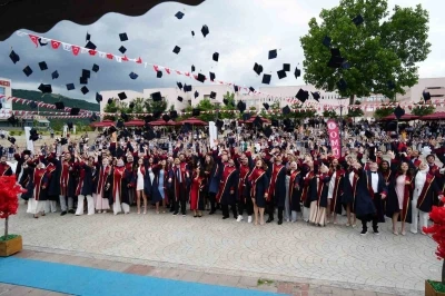 OM&Uuml; Diş Hekimliği Fak&uuml;ltesi 129 mezun verdi
