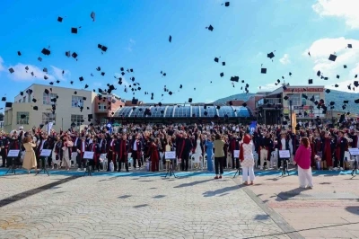 OM&Uuml; M&uuml;hendislik Fak&uuml;ltesi mezunlarını geleceğe uğurladı

