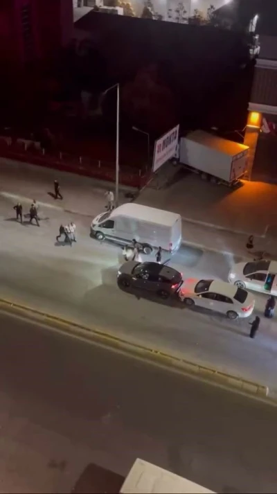 Önce kaza yaptılar, sonra kavga ettiler
