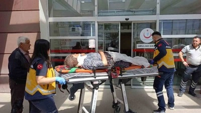 &Ouml;nce yolcu d&uuml;şt&uuml;, sonra motosiklet devrildi: 2 yaralı