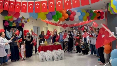Onkoloji servisinde &ccedil;ocuklar ve aileleri g&ouml;n&uuml;llerince eğlenip moral buldu
