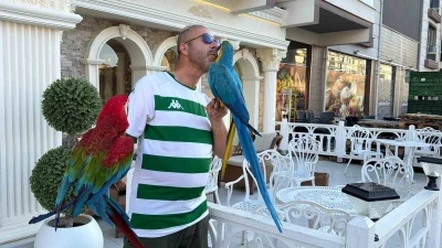Onları g&ouml;renler d&ouml;n&uuml;p bir daha bakıyor
