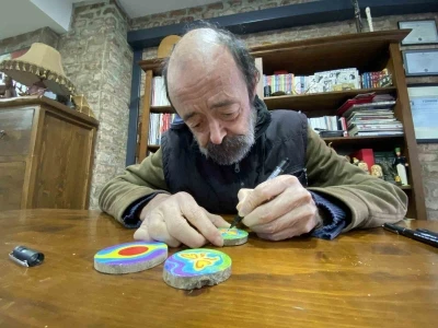 Onun karikat&uuml;r &ccedil;izim sevgisi bitmedi
