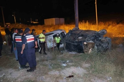 Önündeki araca çarptı, iki araç da takla attı: 2’si ağır 5 yaralı
