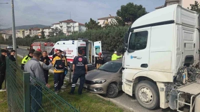 &Ouml;n&uuml;ne kattığı otomobili s&uuml;r&uuml;kledi

