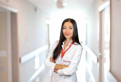 Op. Dr. Oğur: "Gebelikte y&uuml;zme g&uuml;venli ancak her anne adayı i&ccedil;in uygun olmayabilir"

