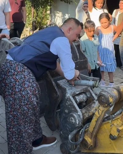 Operatör damada, eziyet olsun diye iş makinasını yağlattılar
