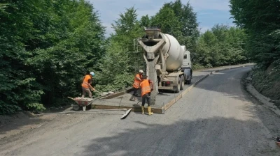 Ordu&rsquo;da 3 il&ccedil;eye hizmet verecek grup yolunda beton yol &ccedil;alışması başladı
