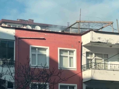 Ordu&rsquo;da 3 katlı binada korkutan baca yangını
