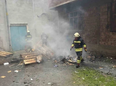 Ordu&rsquo;da atık malzeme ve paletlerin bulunduğu alanda yangın
