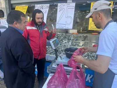 Ordu’da hamsi 25 liraya düştü, vatandaş sıraya girdi
