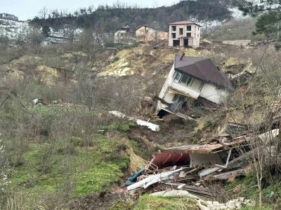 Ordu&rsquo;da heyelan: Evler yıkıldı, yol &ccedil;&ouml;kt&uuml;

