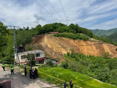 Ordu&rsquo;da heyelan: O anlar kamerada
