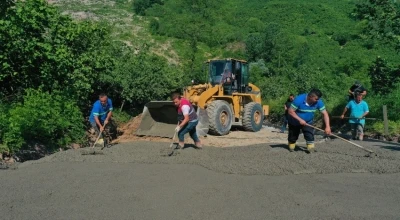 Ordu&rsquo;da heyelan sonucu a&ccedil;ılan alternatif yol betonla g&uuml;&ccedil;lendirildi
