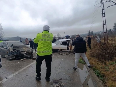 Ordu&rsquo;da iki otomobil &ccedil;arpıştı: 2 yaralı
