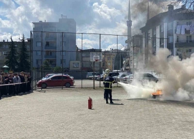 Ordu&rsquo;da liseli &ouml;ğrencilere hayat kurtaran yangın tatbikatı
